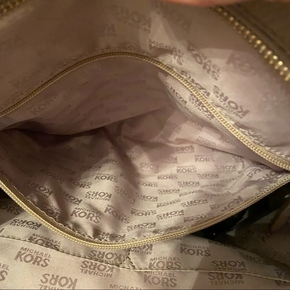 MICHAEL KORS BAG TOTE LONG STRAP TAUPE TAN GRAY PEBBLED LEATHER ZIP TOP